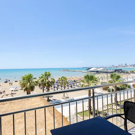 Toro Beachfront מלון
