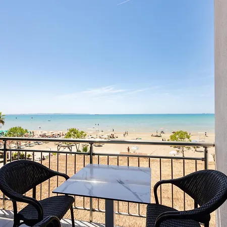 Toro Beachfront מלון 4*