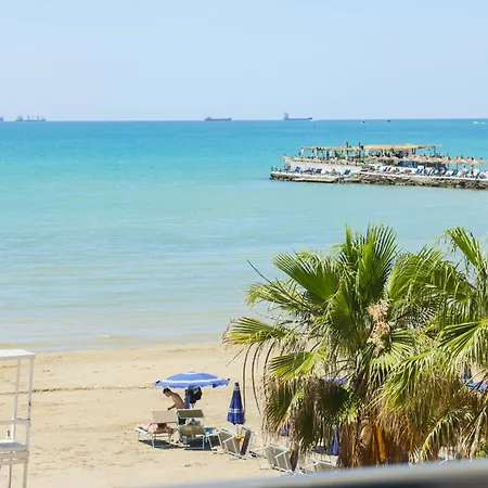 Toro Beachfront 4*